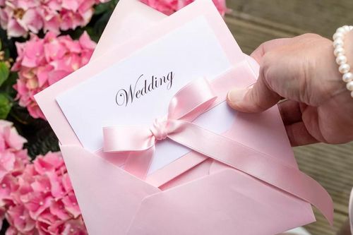 Cặp đôi hủy đám cưới vì bố chú rể tự ý mời thêm 20 gia đình lạ mặt
