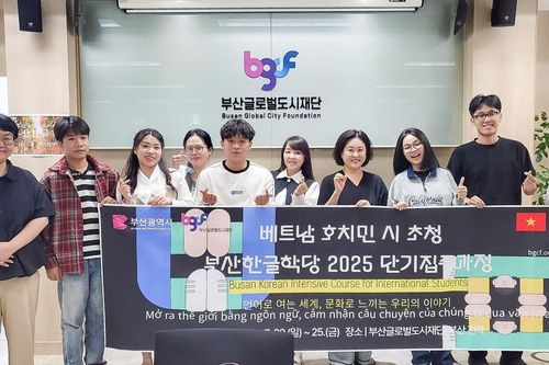 Sinh viên trường UEF được liên tục học tập, giao lưu với sinh viên quốc tế