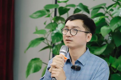 Nhà văn viết sách chữa lành từ 'cú rơi' của chính mình