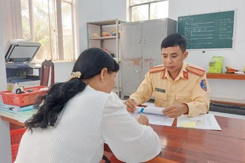 Nữ tài xế 64 tuổi lái ôtô ngược chiều trên quốc lộ nhận quyết định xử phạt