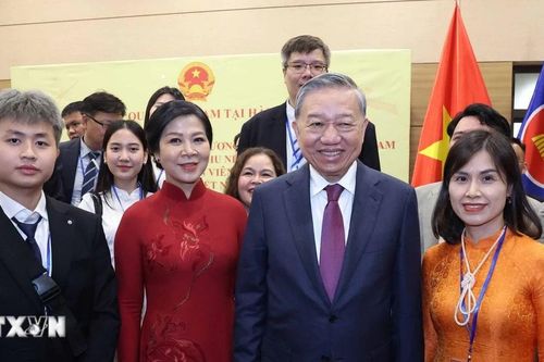 Tổng Bí thư gặp gỡ Đại sứ quán và cộng đồng người Việt Nam tại Hàn Quốc