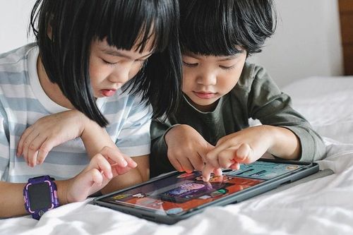 Bộ Y tế yêu cầu tăng cường công tác bảo vệ trẻ em trên môi trường mạng