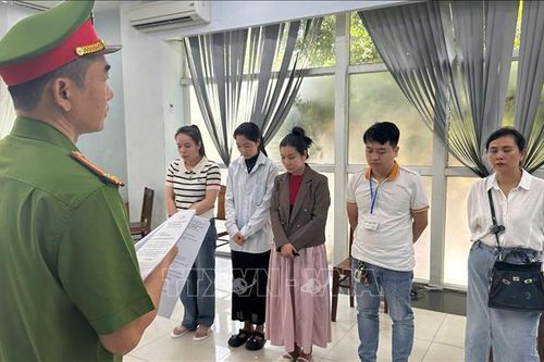 Đình chỉ phòng khám cho bác sỹ 'giả' sử dụng thủ đoạn 'vẽ bệnh'