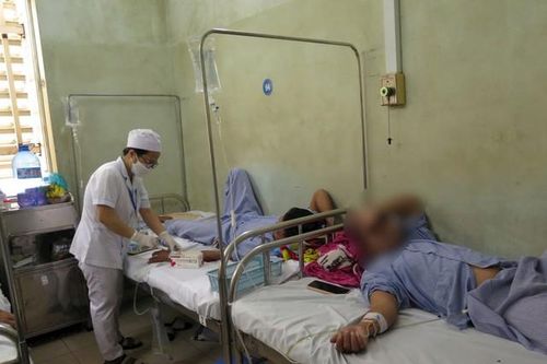 Ngộ độc khí từ hầm tàu, 2 ngư dân may mắn thoát chết