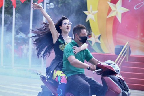 Nữ công an đóng vai 'girl phố' ở Hồ Gươm kể chuyện hậu trường, bất ngờ vì nổi tiếng