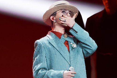 Nữ ca sĩ xinh đẹp lên tiếng về tin đồn hẹn hò 'ông hoàng' Kpop G-Dragon