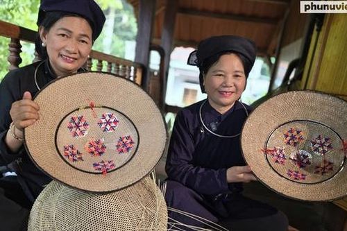 Người Tày tạo sinh kế từ chiếc nón lá cọ truyền thống