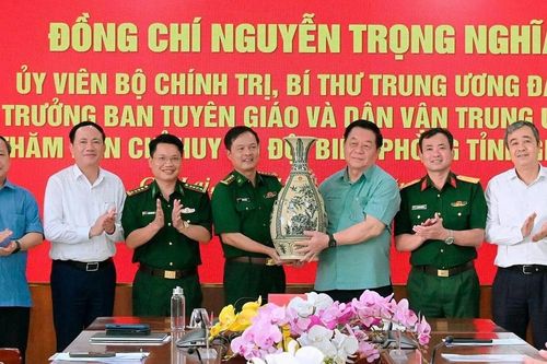 Trưởng Ban Tuyên giáo và Dân vận Trung ương Nguyễn Trọng Nghĩa làm việc với Ban Chỉ huy Bộ đội Biên phòng tỉnh Gia Lai