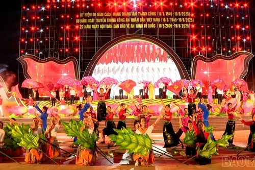 Tổng duyệt Chương trình Nghệ thuật đặc biệt chào mừng Kỷ niệm 80 năm cách mạng Tháng Tám thành công, 80 năm Ngày truyền thống Công an nhân dân Việt Nam (19/8/1945 - 19/8/2025)