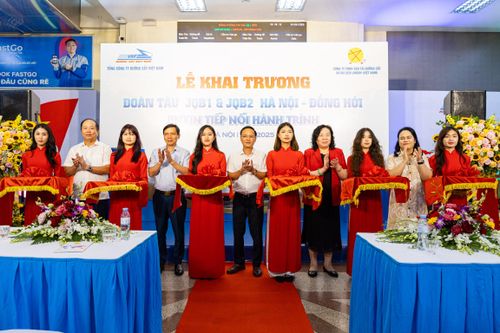 Chính thức khai trương đoàn tàu khách cao cấp JQB1/JQB2 trên tuyến Hà Nội - Đồng Hới