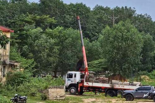 Xe tải cẩu vướng dây điện cao thế, một người tử vong