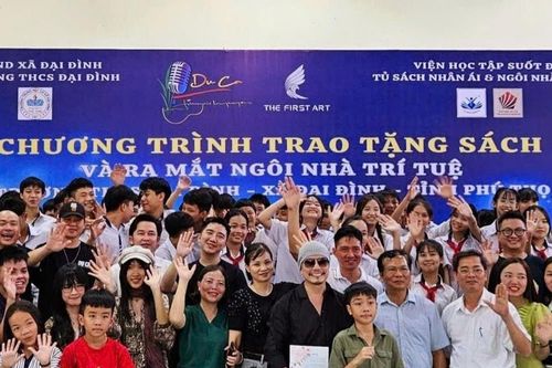 Trao tặng sách và ra mắt Ngôi nhà Trí tuệ Trường THCS Đại Đình, Phú Thọ