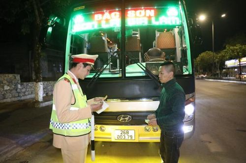 Hiệu quả thực tiễn từ mô hình 'Doanh nghiệp kinh doanh vận tải an toàn giao thông'