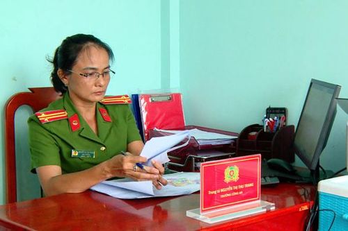 Nữ trưởng Công an xã tận tụy với công việc