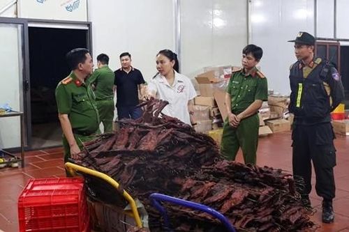 Nhập 1.000 tấn thịt đông lạnh để làm giả 'đặc sản trâu gác bếp', tiêu thụ khắp cả nước
