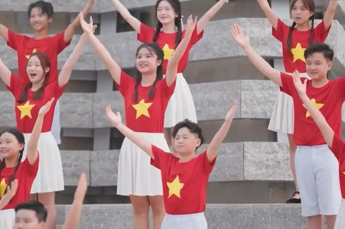MV 'Vút bay lên Việt Nam' thắp sáng khát vọng trẻ