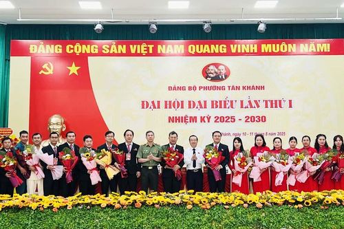 Thiếu tướng Tạ Văn Đẹp dự, chỉ đạo Đại hội đại biểu Đảng bộ phường Tân Khánh