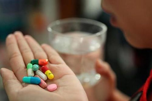 Táo bón, khó đi ngoài có thể là phản ứng phụ của thuốc