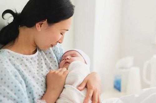 Những dấu hiệu nhận biết trẻ đã bú đủ sữa mẹ
