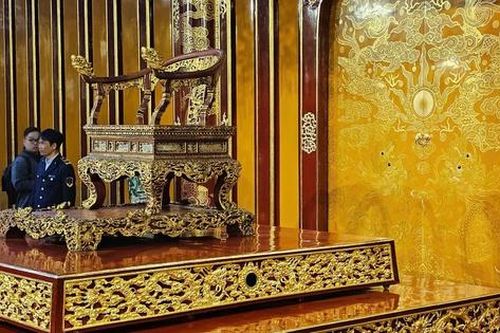 Bảo vật quốc gia ngai vua triều Nguyễn bị phá hoại sẽ được phục chế ra sao?