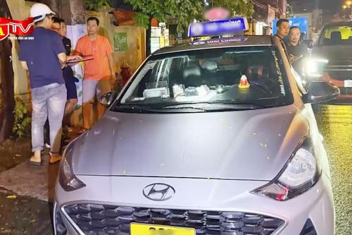 Đêm phục kích bắt tài xế taxi kiêm 'đại lý' ma túy