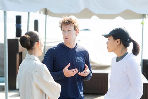 Mark Zuckerberg và vợ khiến hàng xóm đau đầu