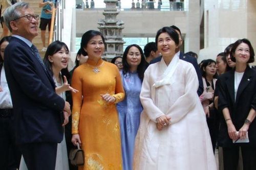 Hoạt động của Phu nhân Tổng Bí thư tại Bảo tàng Quốc gia Hàn Quốc