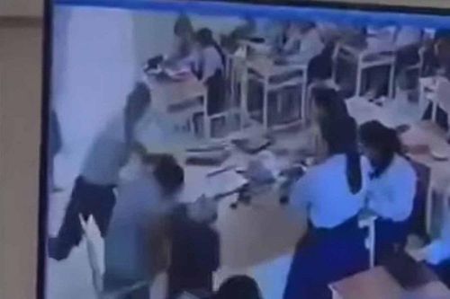 Nam sinh Thái Lan đấm cô giáo bầm mắt chỉ vì bị trừ điểm bài thi