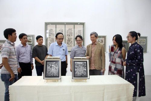 Kết hợp truyền thống và công nghệ