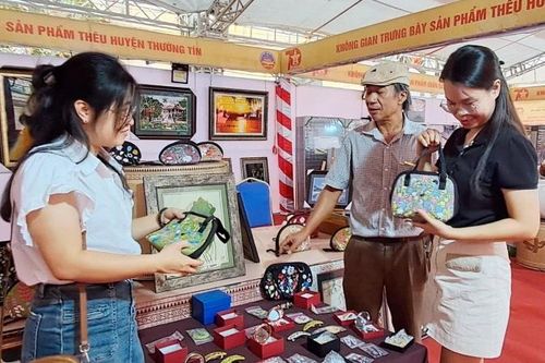 Hà Nội tổ chức hội chợ hàng lưu niệm, quà tặng chào mừng đại lễ