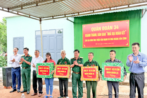 Quân đoàn 34: Khánh thành, bàn giao hai 'Nhà Đại đoàn kết' tặng cựu chiến binh