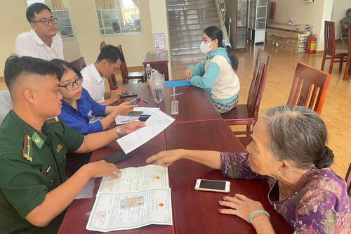Tuổi trẻ Bộ đội Biên phòng tỉnh Cà Mau tích cực hỗ trợ người dân tiếp cận dịch vụ công trực tuyến
