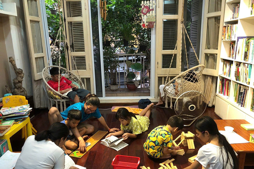 'Ban công của mẹ': Nơi tình yêu nối dài những trang sách