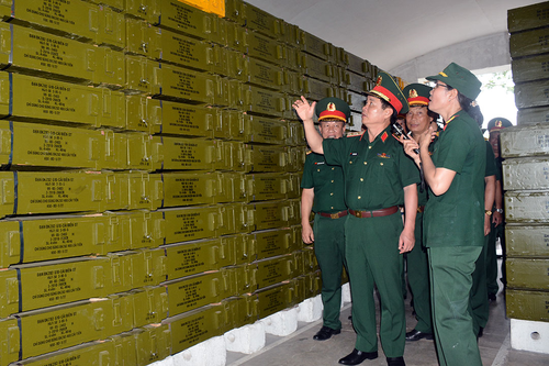 Trung tướng Đỗ Xuân Tụng kiểm tra tại Kho K860 (Cục Quân khí)