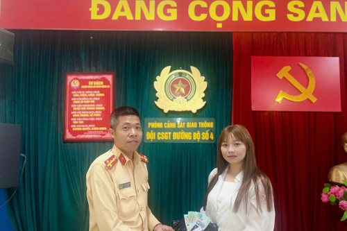 Cảnh sát giao thông Hà Nội xác minh, trả lại tài sản bị thất lạc cho người dân