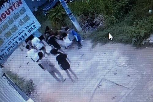 Công an Lâm Đồng vào cuộc vụ bé gái 12 tuổi bị đánh hội đồng