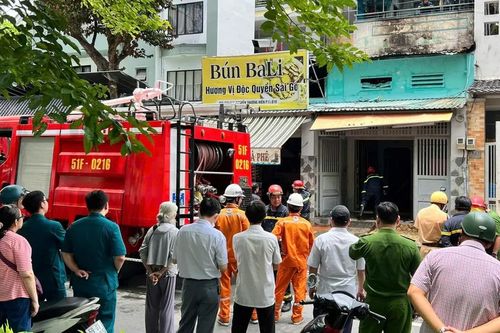 Cháy nhà ở đường Nguyễn Thượng Hiền, 3 người được cứu