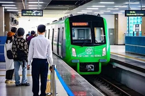 Nhân viên thông báo nhầm, khách Metro Cát Linh - Hà Đông hoang mang