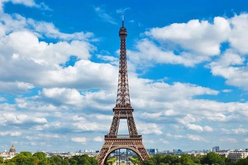 Vì sao tháp Eiffel cao thêm tới 15 cm vào mùa Hè?