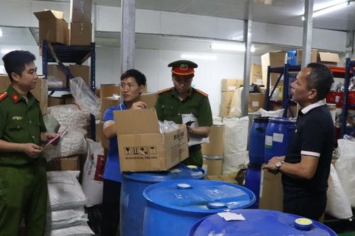 Mánh khóe của hai nữ giám đốc sản xuất, buôn bán thực phẩm chức năng giả