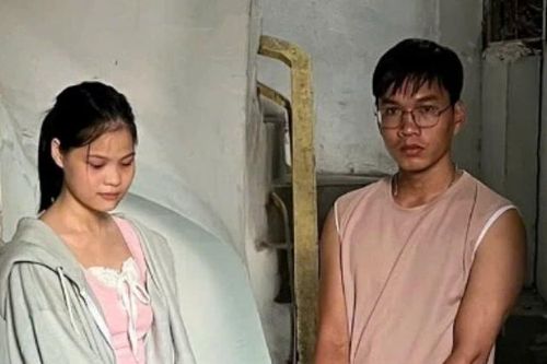 Bắt đôi nam nữ mua bán trái phép chất ma túy ở Hà Nội