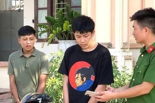 Bắt 2 đối tượng dàn cảnh hỏi mua điện thoại rồi cướp giật