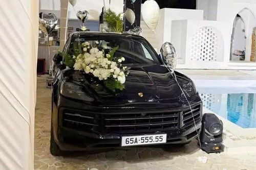 Porsche Cayenne hơn 6 tỷ gắn biển 65A-555.55 gần 3 tỷ đồng