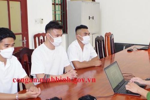 Bất ngờ sự thật phía sau cảnh nhạy cảm trên ô tô gây xôn xao mạng xã hội