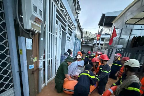 Mưa lớn gây ngập nặng, hàng trăm người dân Đà Lạt phải sơ tán