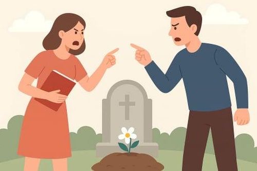 Chia tài sản sau ly hôn: Vợ đòi chồng dời phần mộ bố mẹ ra khỏi đất của mình