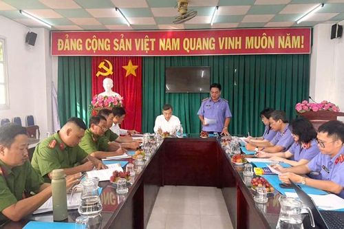 Trực tiếp kiểm sát công tác thi hành án hình sự tại cộng đồng ở UBND phường Sóc Trăng