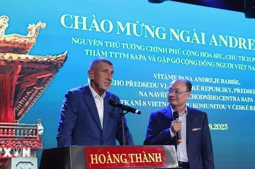 Nguyên Thủ tướng Séc Andrej Babiš thăm cộng đồng Việt Nam tại Prague