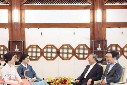 Tổng Bí thư Tô Lâm và Phu nhân Ngô Phương Ly thưởng trà tại Nhà Xanh