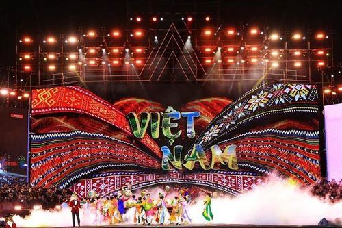 Đạo diễn Phạm Hoàng Giang 10 năm mới trở lại đỉnh cao cảm xúc nhờ thực hiện concert quốc gia